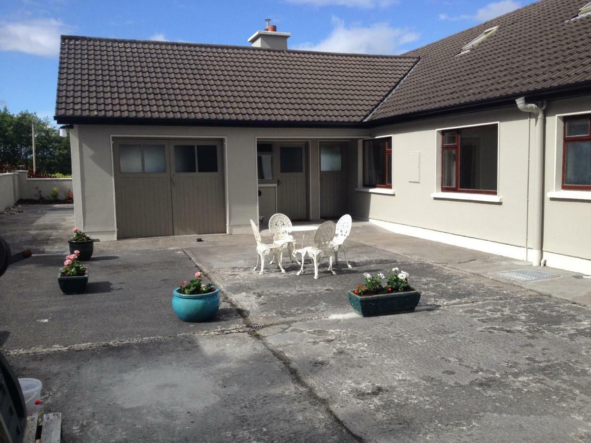 The Rocks Villa Westport Exterior photo